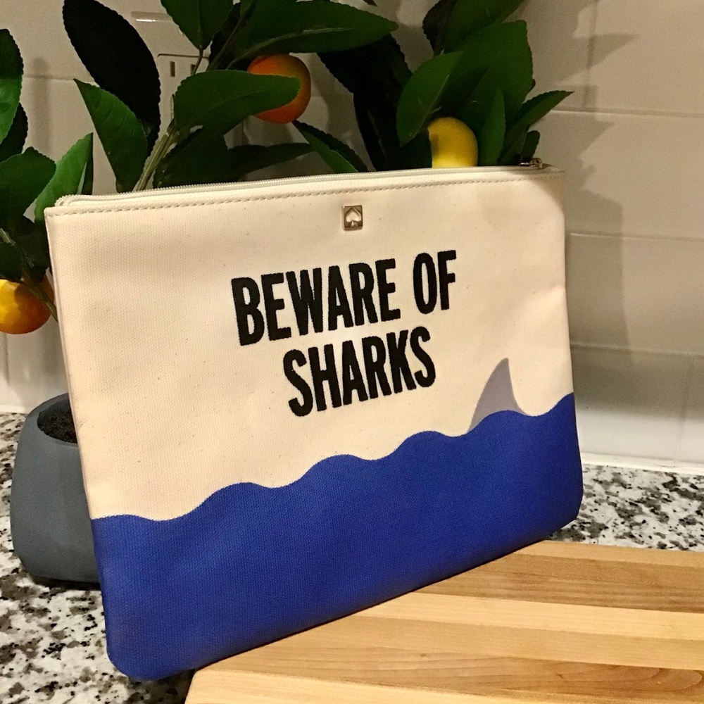 💙 LOVED BEWARE OF SHARKS 🦈 Kate Spade Clutch - Picture 14 of 14